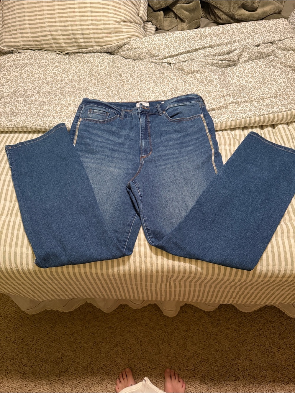Women's Straight-Leg Jeans in Medium Blue — Classic Everyday Style